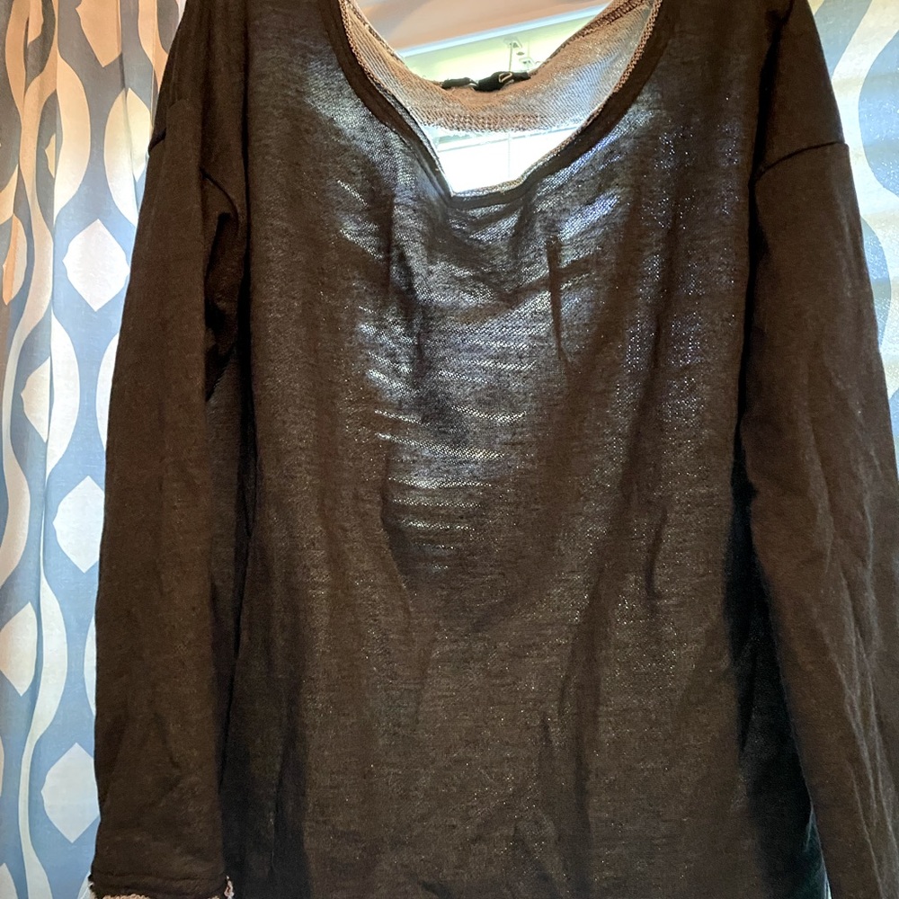 Light Weight Pullover Shirt Triangular Shaped Cut… - image 1